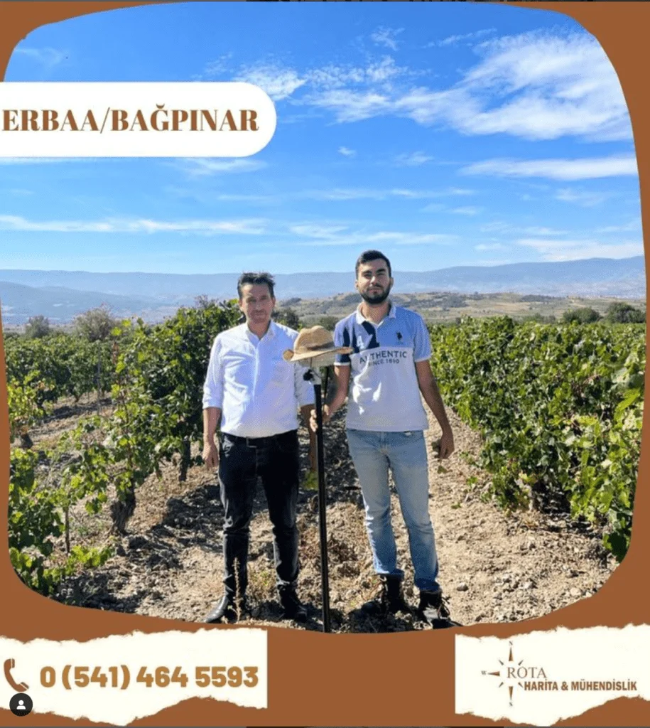 Erbaa harita mühendisi Rota Harita & Mühendislik ekibi arazi ölçümü yaparken