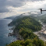 Ayancık orman-kıyı geçişinde açık koridoru ölçen RTK haritalama dronu temsili