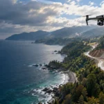 Türkeli kıyı yolu ve orman eşiğinde ölçüm yapan RTK haritalama dronu temsili